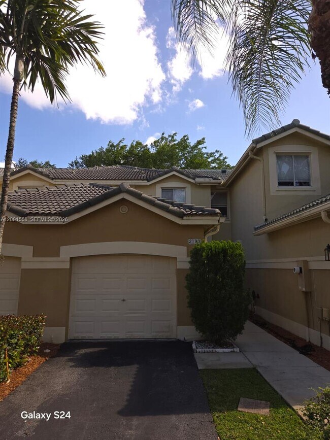 2190 Hacienda Terrace in Weston, FL - Building Photo - Building Photo