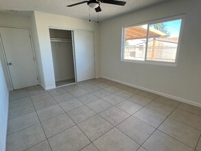 16390 Smoke Tree St in Hesperia, CA - Building Photo - Building Photo