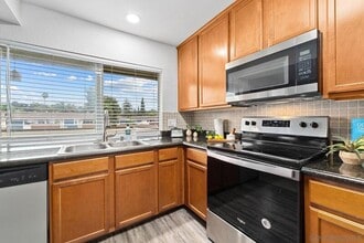 615 Fredricks Ave in Oceanside, CA - Building Photo - Building Photo