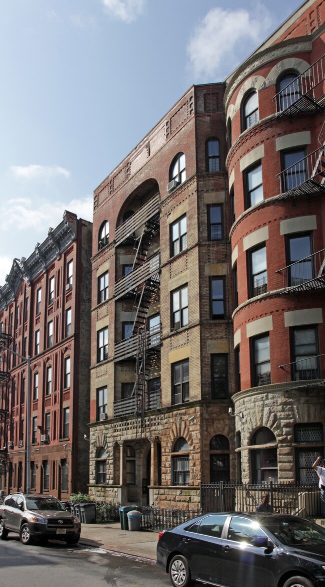 202 W 133rd St in New York, NY - Building Photo - Building Photo