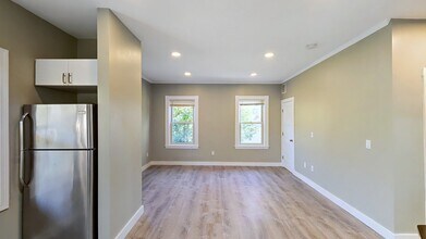 23 Evergreen St, Unit 3 in Boston, MA - Building Photo - Building Photo