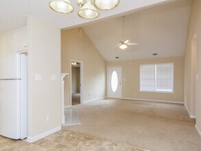 1136 Larkspur Dr in Locust Grove, GA - Building Photo - Building Photo