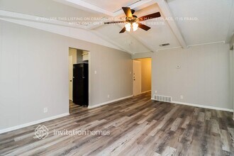 549 NW Chisholm St in Burleson, TX - Building Photo - Building Photo