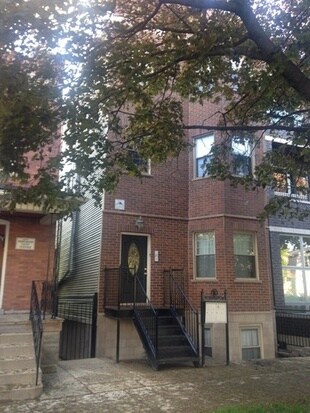 2710 N Artesian Ave in Chicago, IL - Building Photo