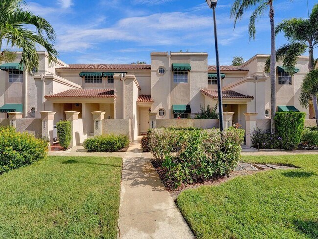 6577 Via Regina in Boca Raton, FL - Building Photo - Building Photo