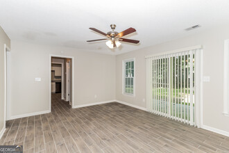 1384 Grindenwald Dr in Jonesboro, GA - Building Photo - Building Photo