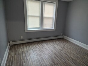 75 Center St in Clifton, NJ - Building Photo - Building Photo