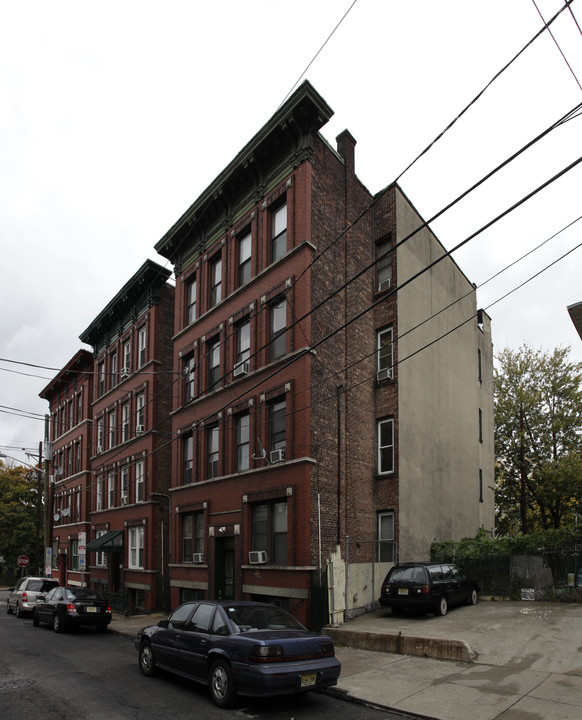 112 Stuyvesant Ave in Jersey City, NJ - Building Photo