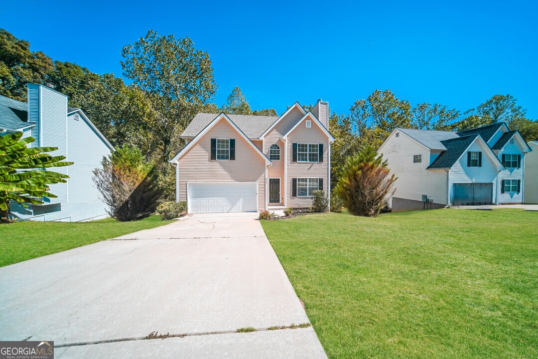 6793 Merrywood Dr in Fairburn, GA - Building Photo