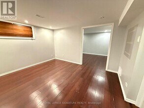 40 Barkwin Dr in Toronto, ON - Building Photo - Building Photo