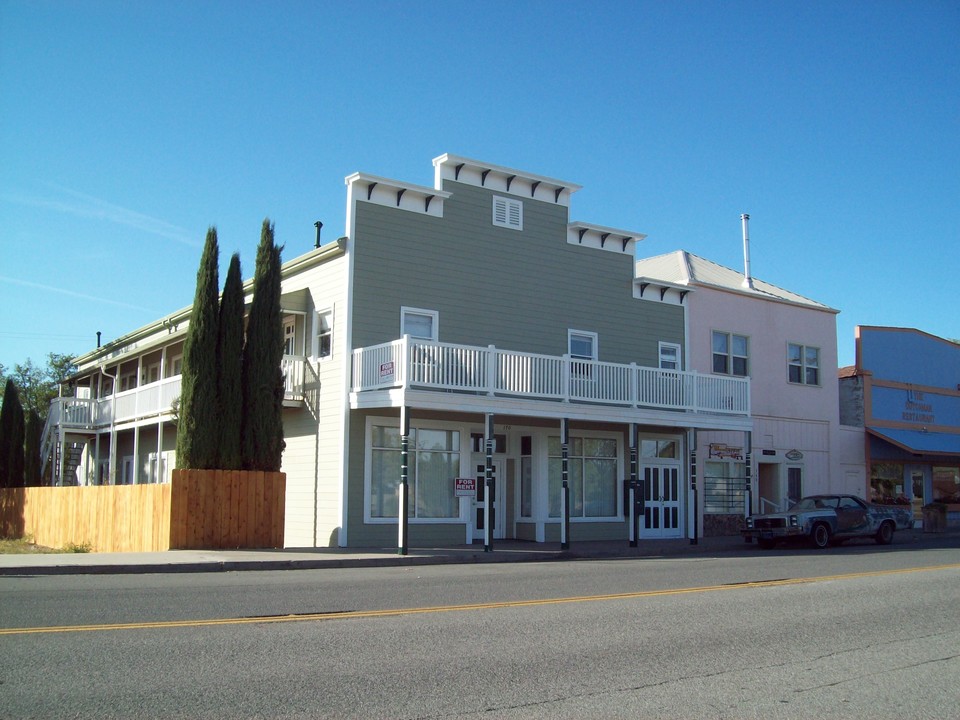 165 S 11th St in Montague, CA - Building Photo