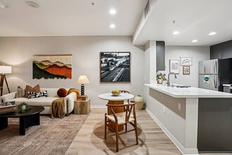 Haven at Del Mar Station Apartments in Pasadena, CA - Foto de edificio - Building Photo