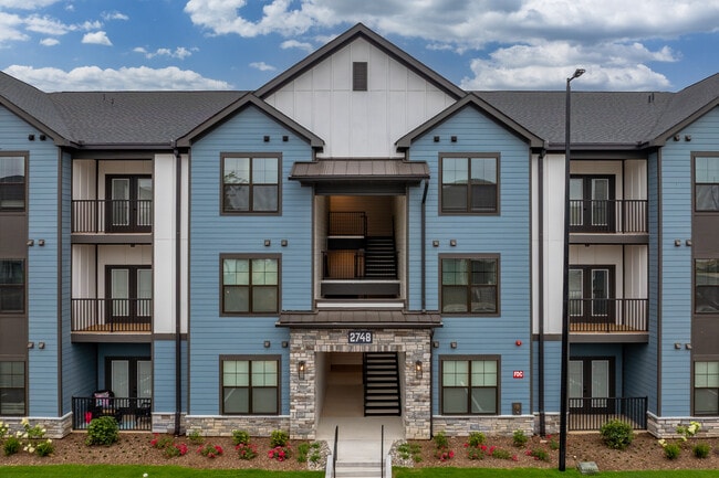 Evolve at Deep River in High Point, NC - Building Photo - Building Photo