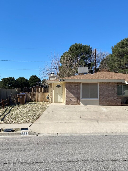 625 Sheryl Way in Las Cruces, NM - Building Photo