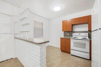 5740 NW 38th St-Unit -E in Virginia Gardens, FL - Building Photo - Building Photo