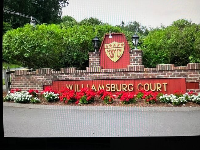 property at 22 Williamsburg Ct