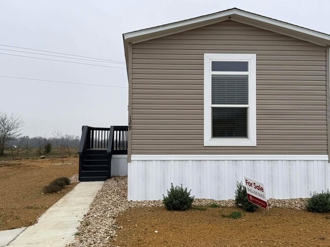 129 Ponderosa Way in Sanger, TX - Foto de edificio - Building Photo