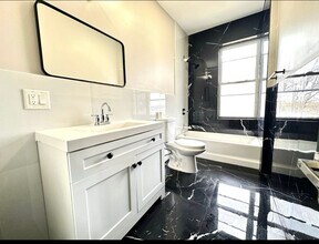 54 Lincoln St, Unit 302 in Newark, NJ - Foto de edificio - Building Photo