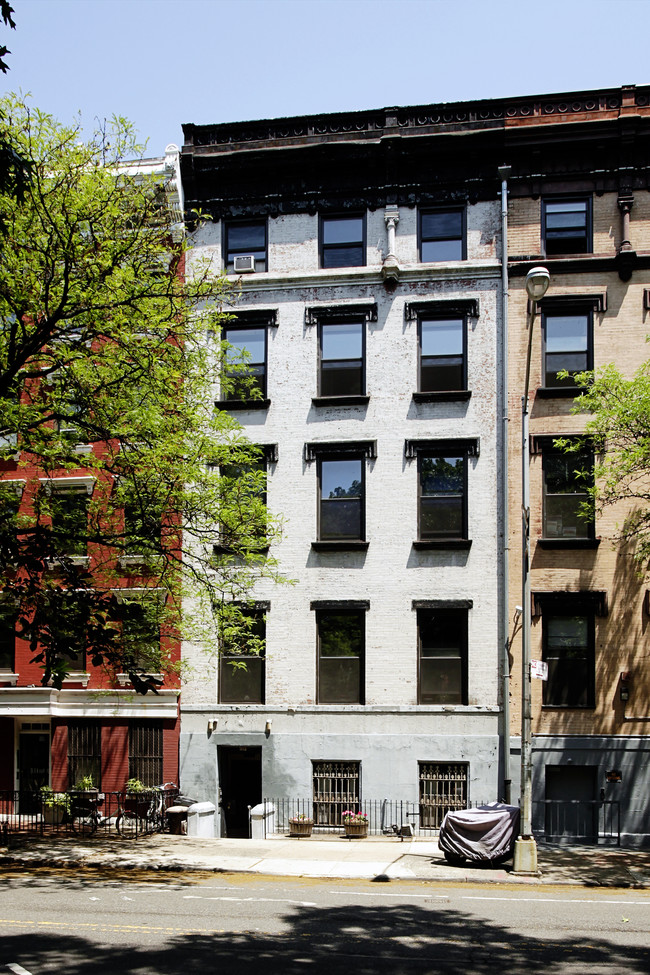 313 E Tenth St in New York, NY - Foto de edificio - Building Photo