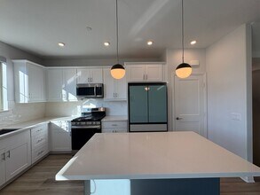 1846 Red Willow Wy in Oceanside, CA - Building Photo - Building Photo