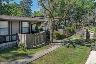 Ridgewood Apartments in Tallahassee, FL - Building Photo - Building Photo