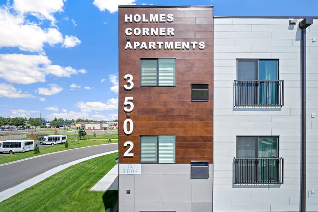 Holmes Corner Apartments in Cheyenne, WY - Building Photo - Building Photo