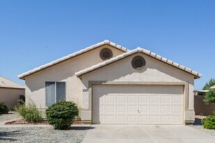 2253 W 20th Ave in Apache Junction, AZ - Building Photo