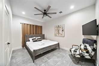 5634 Dorbrandt St in Houston, TX - Building Photo - Building Photo
