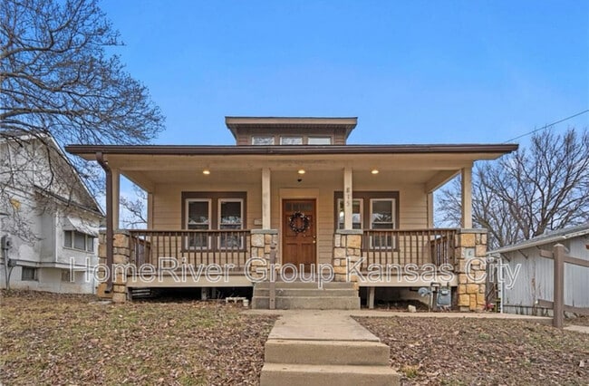 property at 815 S Crysler Ave