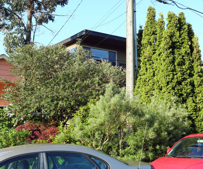 1413 NW 64th St in Seattle, WA - Foto de edificio - Building Photo