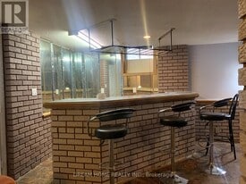 221 Marlott Rd in Vaughan, ON - Building Photo