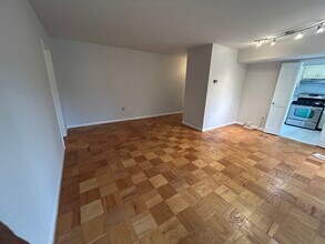 10613 weymouth st 101 in Bethesda, MD - Foto de edificio - Building Photo