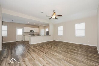 104 Holster Holw Rd in Newark, TX - Foto de edificio - Building Photo