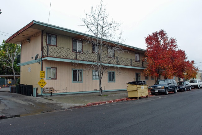 21 Front St in San Rafael, CA - Foto de edificio - Building Photo