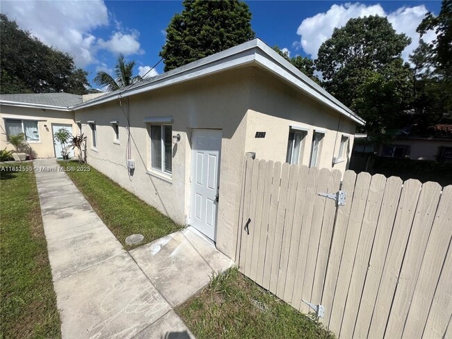 8290 NE 1st Ave in Miami, FL - Building Photo - Building Photo