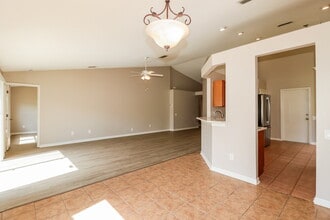 18134 Leafwood Cir in Lutz, FL - Foto de edificio - Building Photo