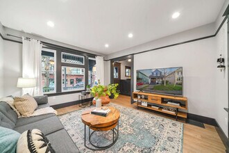 3820 SE Belmont St in Portland, OR - Foto de edificio - Building Photo