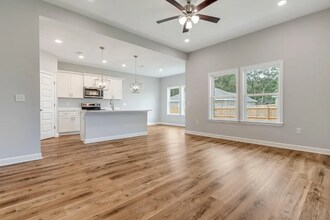 98 Azalea Dr in Freeport, FL - Building Photo - Building Photo