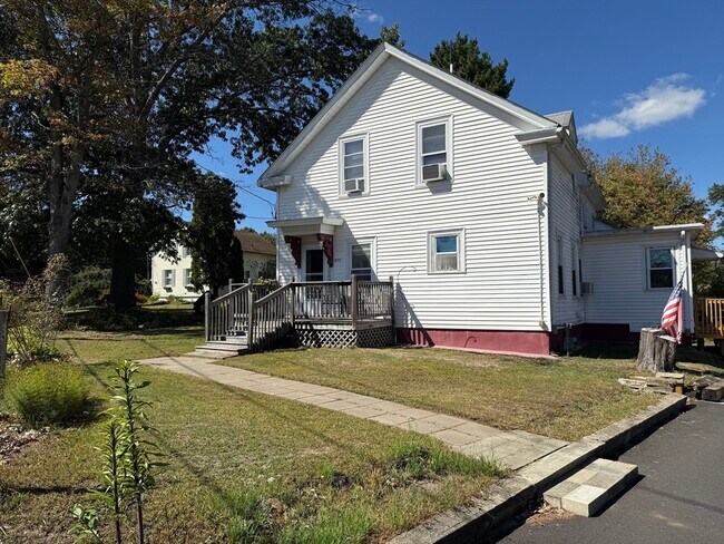 435 Brown St in Attleboro, MA - Building Photo - Building Photo