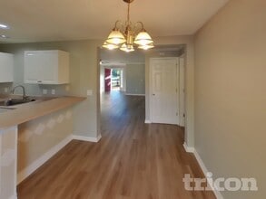 1648 Harbor Oaks Dr in Tarpon Springs, FL - Building Photo - Building Photo