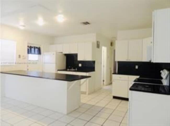 1104 NE 17th Ter, Unit 1-2