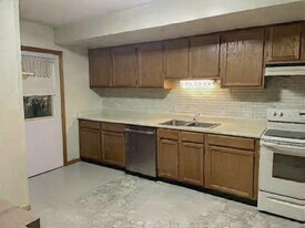 2552 Malletts Bay Ave, Unit 1 in Colchester, VT - Building Photo