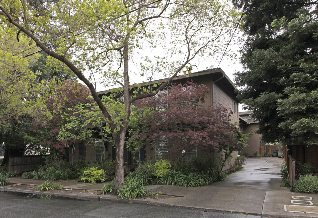 331 Poe St in Palo Alto, CA - Building Photo