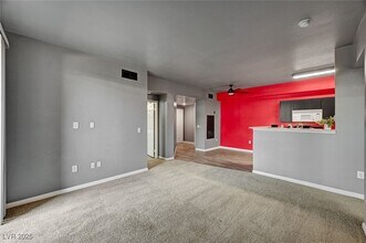 231 W Horizon Ridge Pkwy in Henderson, NV - Building Photo - Building Photo