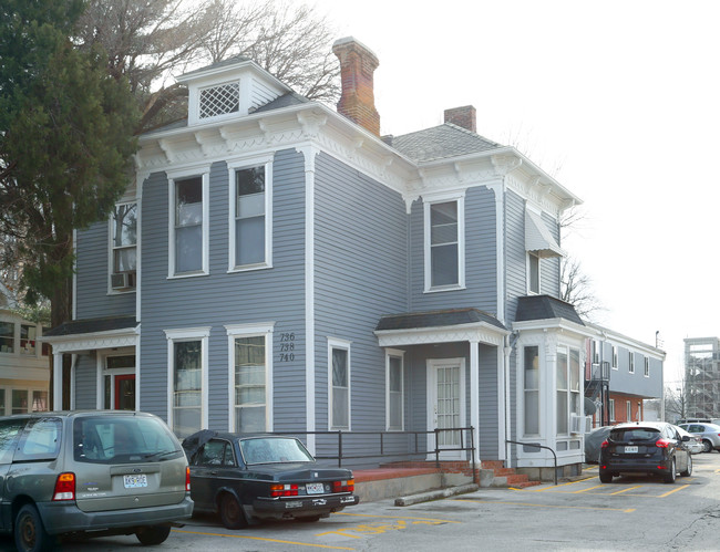 736-740 E Walnut in Springfield, MO - Foto de edificio - Building Photo