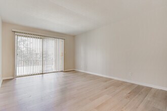 Meadow Creek in Louisville, KY - Foto de edificio - Interior Photo