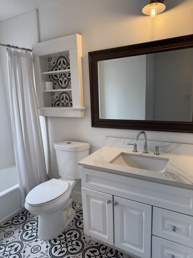 1653 Bayview Dr, Unit 1653 in Hermosa Beach, CA - Foto de edificio - Building Photo