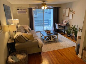 108 Oakwood Ave in West Hartford, CT - Building Photo - Building Photo