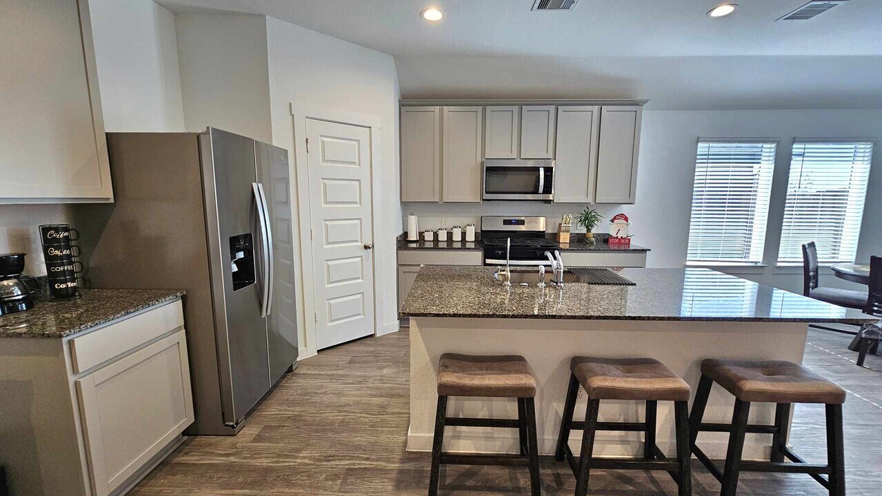 31814 Whittis Hl Wy in Fulshear, TX - Building Photo