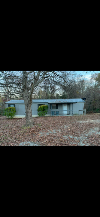 635 Holbert Rd in Hendersonville, NC - Building Photo